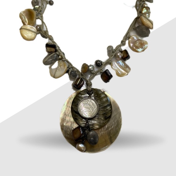 Silpada Shell Pendant Boardwalks Necklace
N2098 adjustable 18”- 20” - Picture 8 of 8